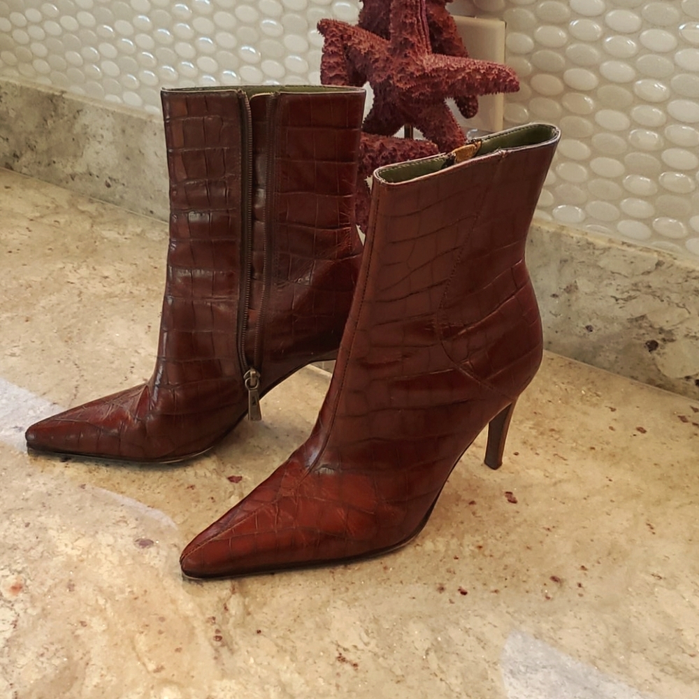 Valerie Stevens Brown Boots